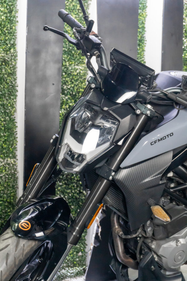 CF MOTO 300 NK 2022 - Imagen 5