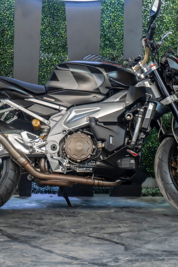 APRILIA TUONO R 1000 2010 - Imagen 4