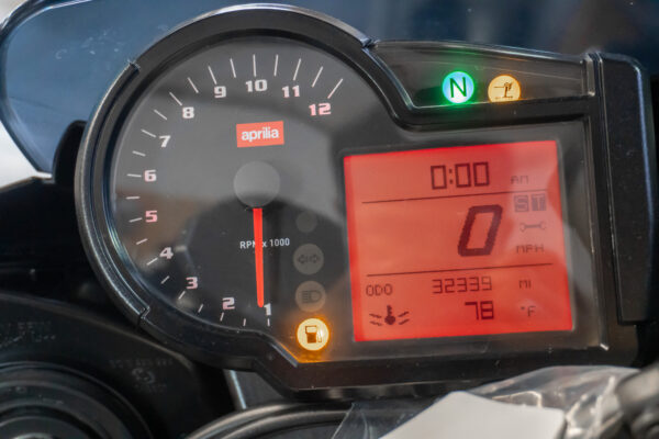 APRILIA TUONO R 1000 2010 - Imagen 7