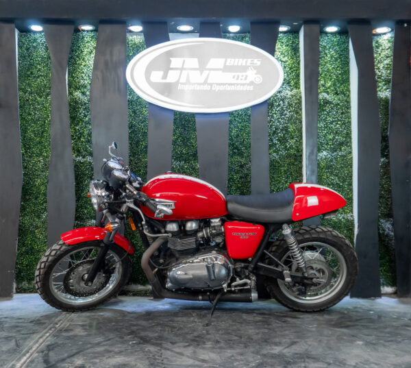 TRIUMPH THRUXTON 2011