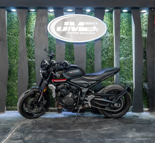 TRIUMPH TRIDENT (BLACK) 2022