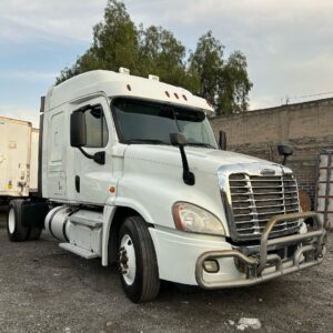 FREIGHTLINER CASCADIA MULITA CON CAMAROTE MODELO 2016 MOTOR CUMMINS