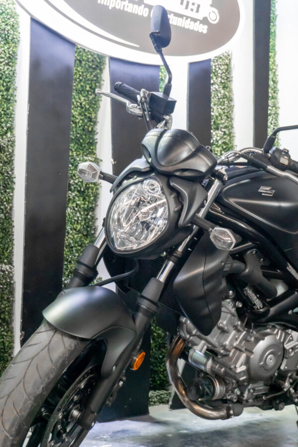 SUZUKI SFV650L3 GLADIUS 2013 - Imagen 4