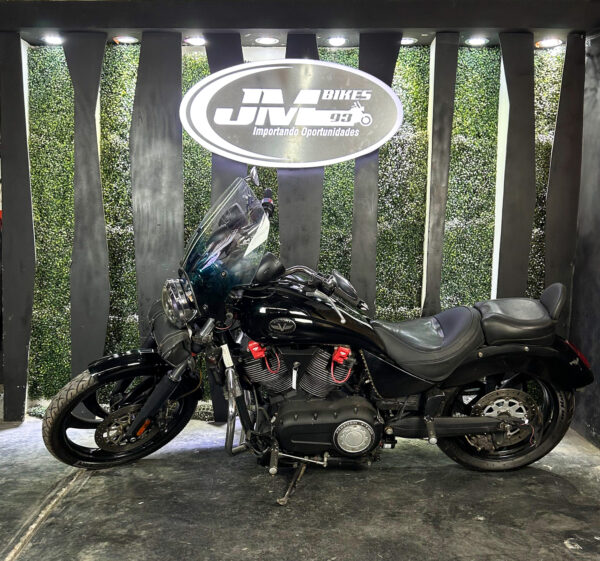 VICTORY MOTORCYCLES 8-BALL 2007