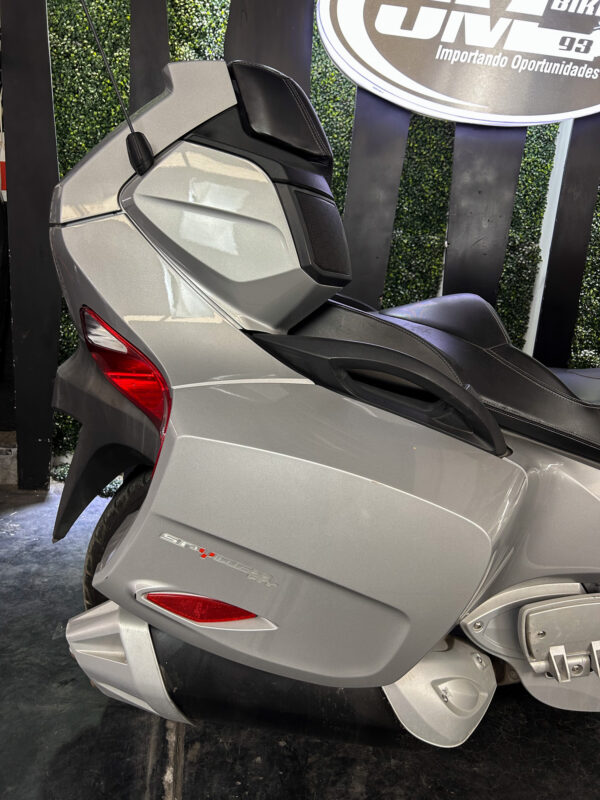 CAN-AM SPYDER RT SE5 AUDIO & CONVENIENCE PACKAGE 2010 - Imagen 4
