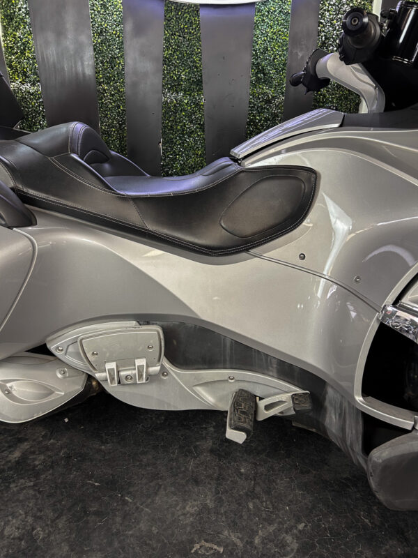 CAN-AM SPYDER RT SE5 AUDIO & CONVENIENCE PACKAGE 2010 - Imagen 5