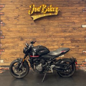 TRIUMPH TRIDENT (BLACK) 2022