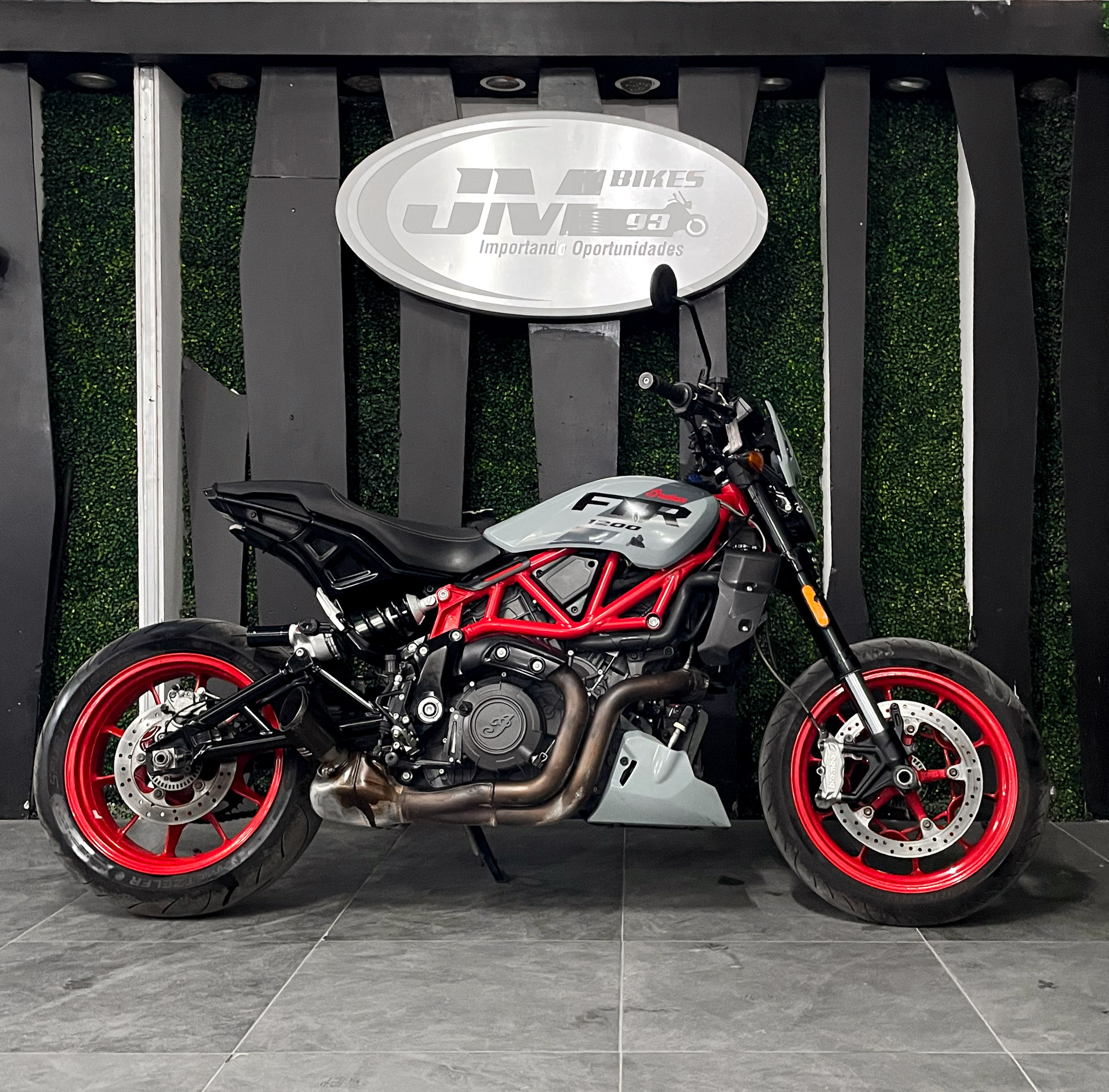 INDIAN CO FTR S (GRAY/RED) 2024 - Imagen 2