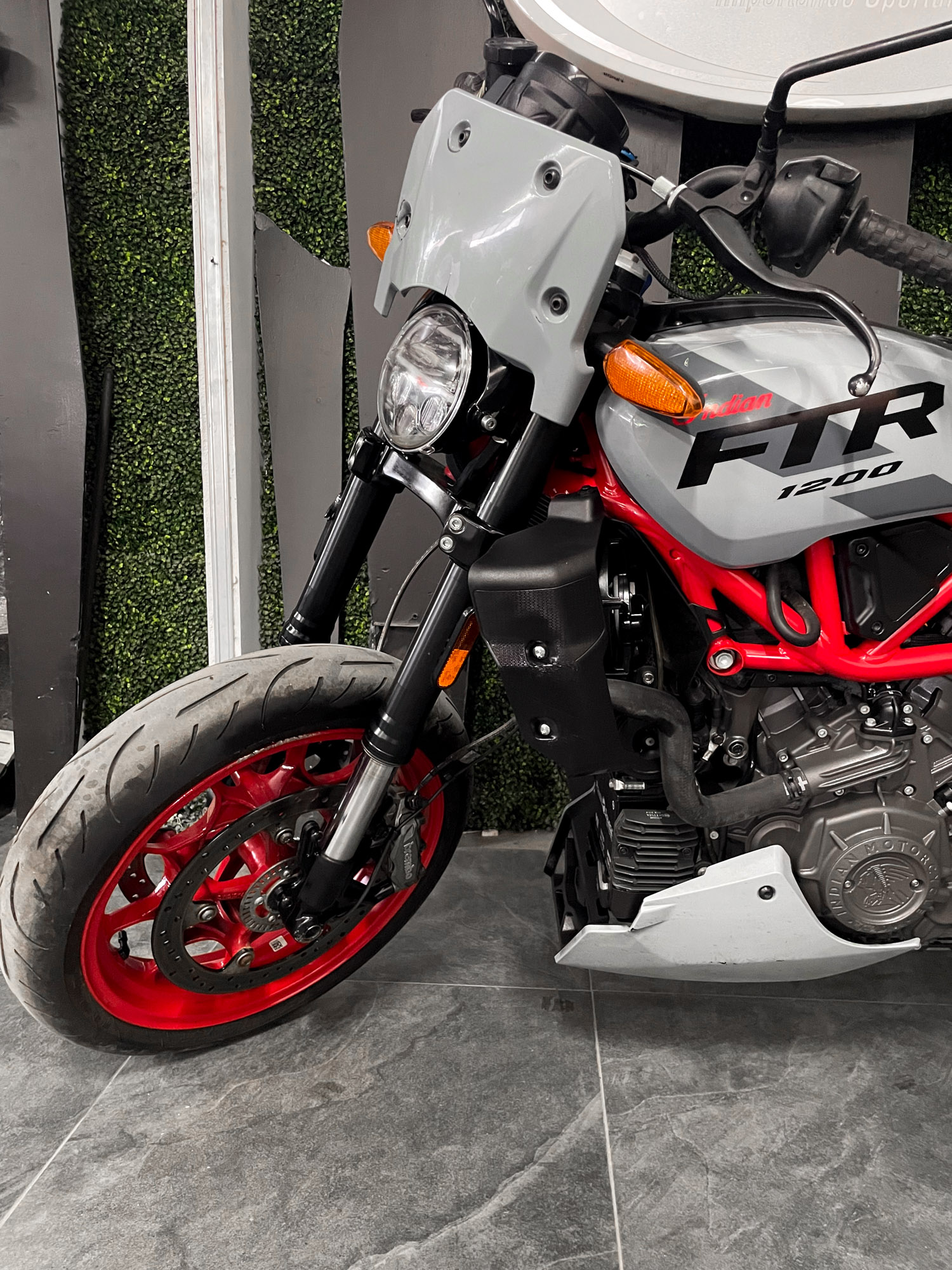 INDIAN CO FTR S (GRAY/RED) 2024 - Imagen 5