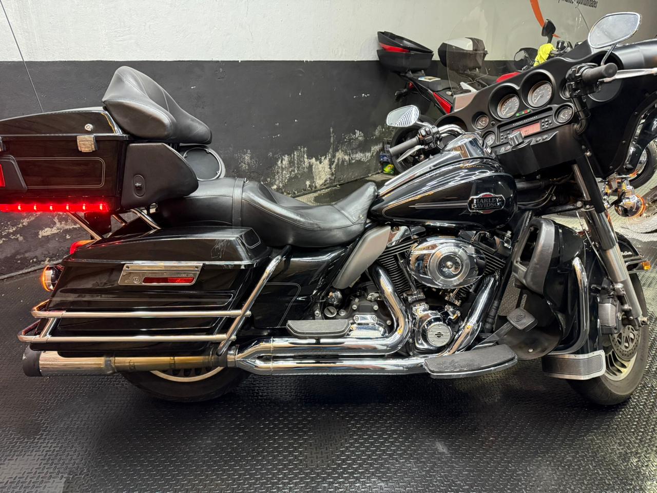 HARLEY-DAVIDSON FLHTCU UL CLSC EL GLIDE 2012 - Imagen 3