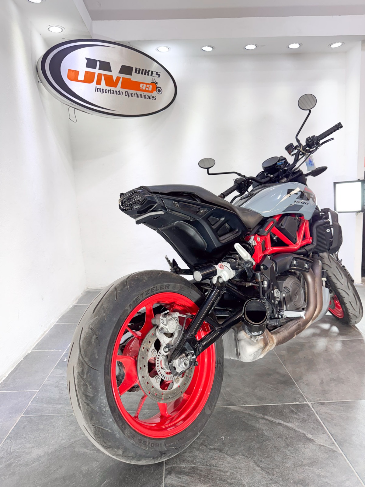 INDIAN CO FTR S (GRAY/RED) 2024 - Imagen 4