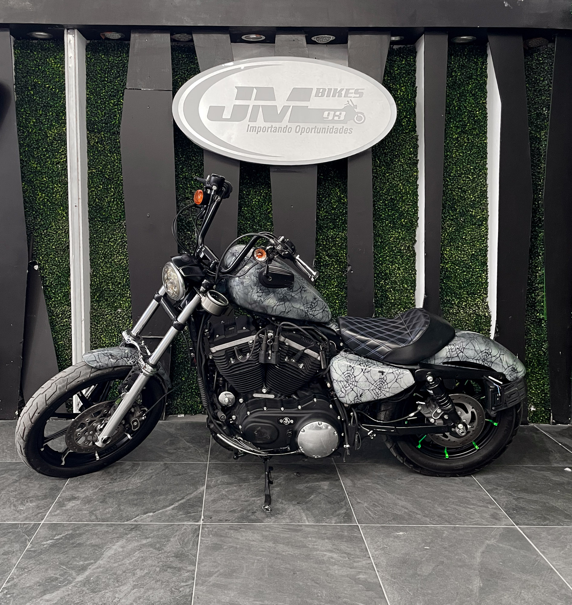 HARLEY DAVIDSON XL883N IRON 2021